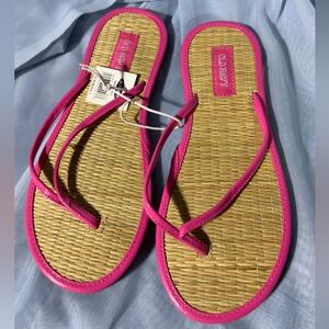 Old Navy Pink Straw Sandals NWT Women’s Size 7
